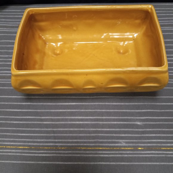 VINTAGE CALIFORNIA POTTERY PLANTER *** RARE MUSTARD COLOR*** - Picture 2 of 3
